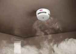 POR QUE DEVEMOS INSTALAR ALARMES DE FUMO EM NOSSA CASA