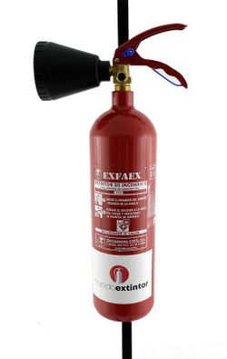 Soporte de pie con banderola para extintor de 6kg. Co2 2kg.