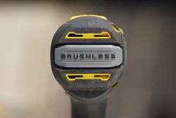 Taladro Percutor BRUSHLESS V20 Li-Ion 18V 80Nm con 2 baterías Li-Ion 2Ah