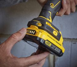 Taladro Percutor BRUSHLESS V20 Li-Ion 18V 80Nm con 2 baterías Li-Ion 2Ah